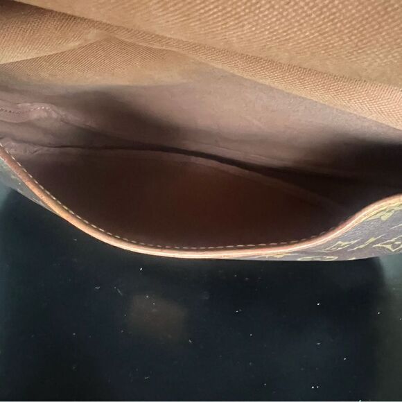 AUTH LOUIS VUITTON MONOGRAM SAUMUR 30 CROSSBODYBAG - Picture 7 of 14